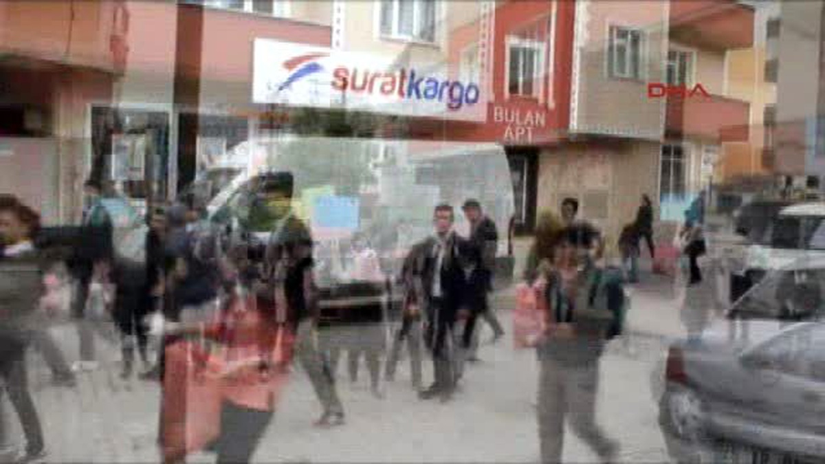 Ağrı Öğrenciler, Cadde ve Sokakları Çöpten Temizledi