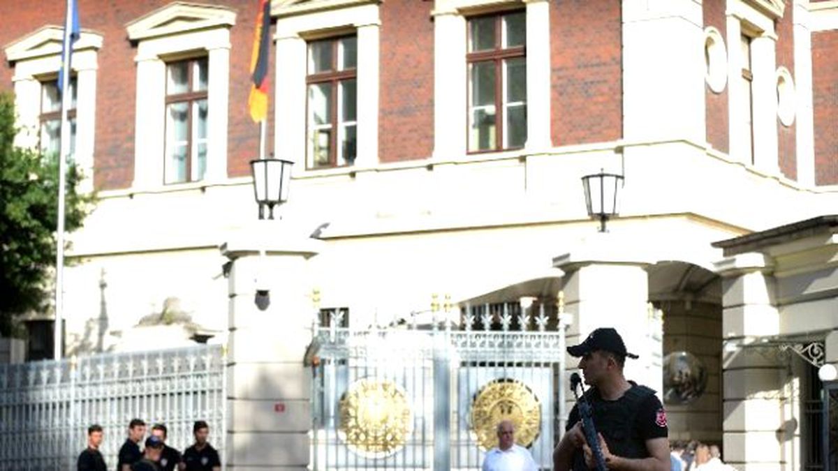 Almanya Başkonsolosluğu Önünde Yoğun Güvenlik Önlemi Alındı