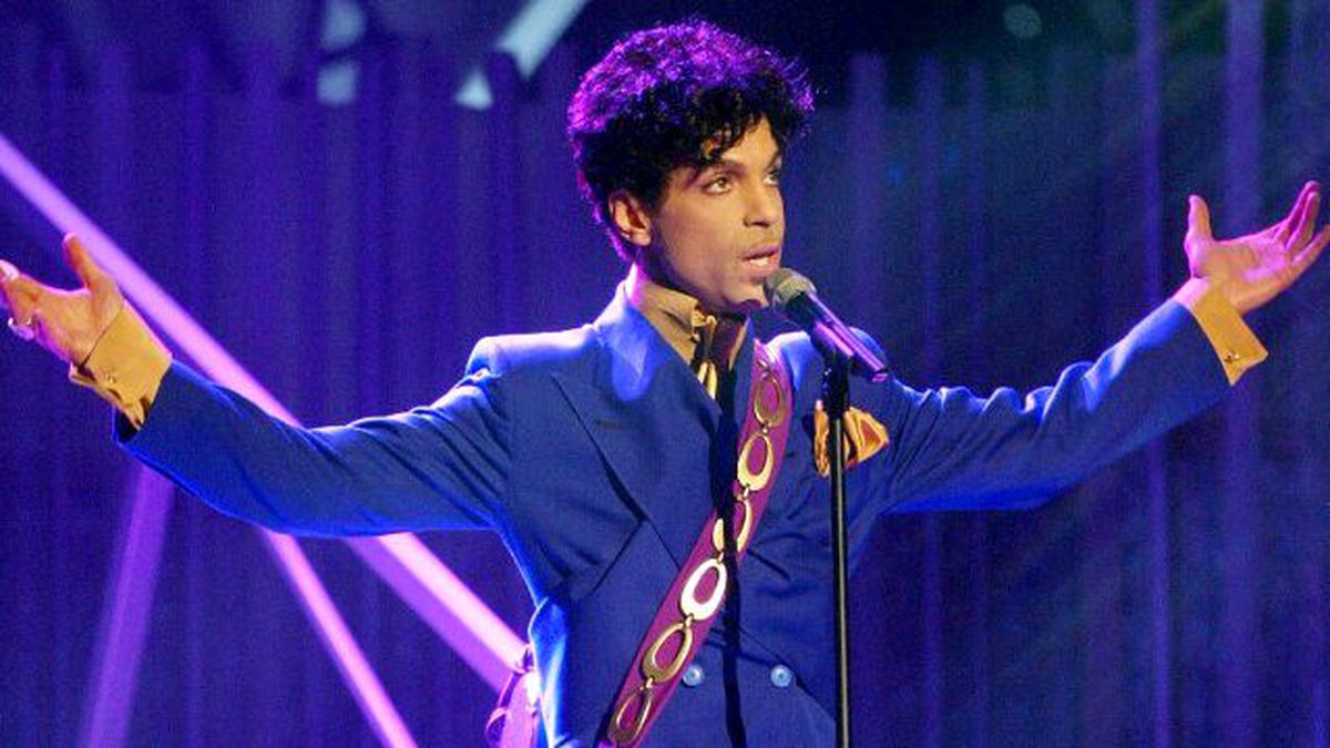 Amerikalı Müzik İkonu Prince 'Aşırı Doz' İlaçtan Öldü