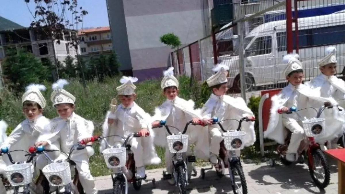 Anaokulda Toplu Sünnet Şöleni