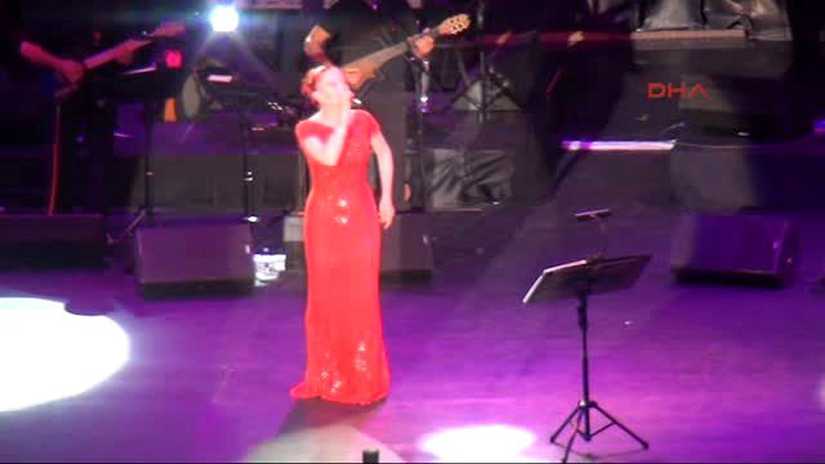 Bursa Festivali\'nde Candan Erçetin Rüzgarı