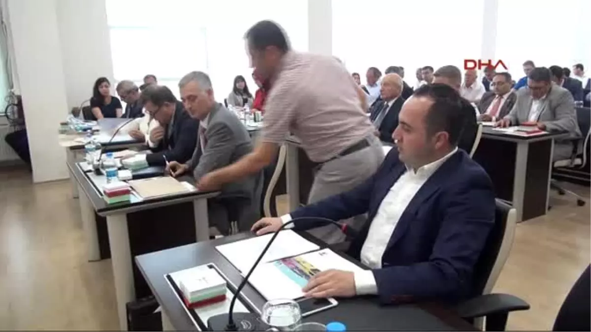 Çanakkale Hdp\'li Adayın Kızının İşe Alınması, Çanakkale Belediye Meclisi\'nde Tartışma Yarattı