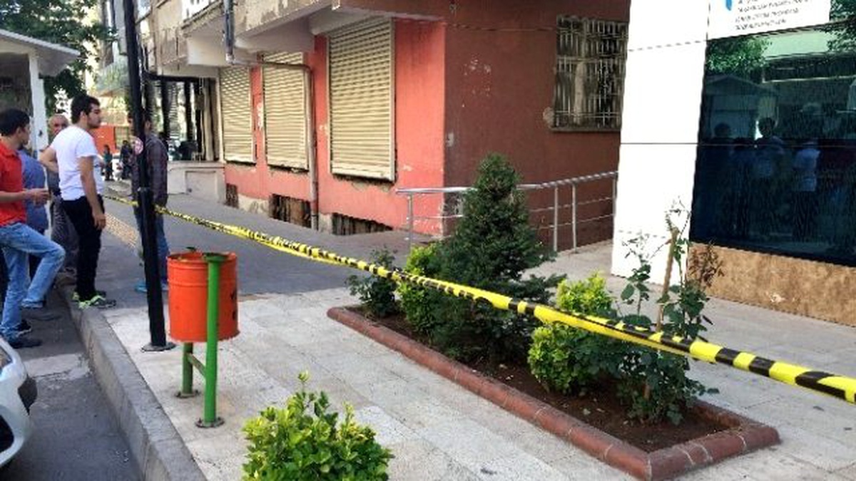 Diyarbakır\'da Alacak Verecek Kavgası: 2 Yaralı