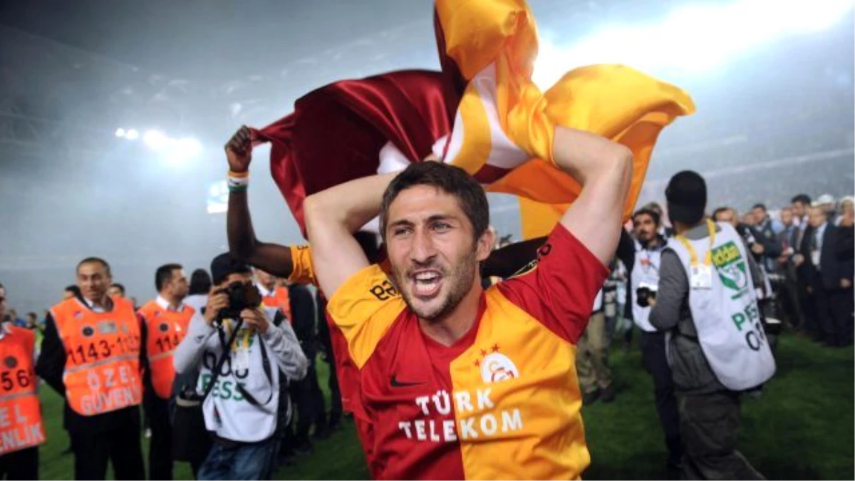 Galatasaray, Sabri Sarıoğlu ile Yeniden Sözleşme İmzalıyor