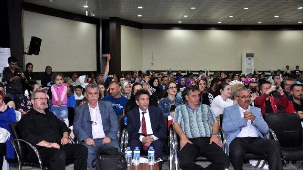 Gediz\'de \'Kardeş Okullar Korosu Türk Halk Müziği Gecesi\' Düzenlendi