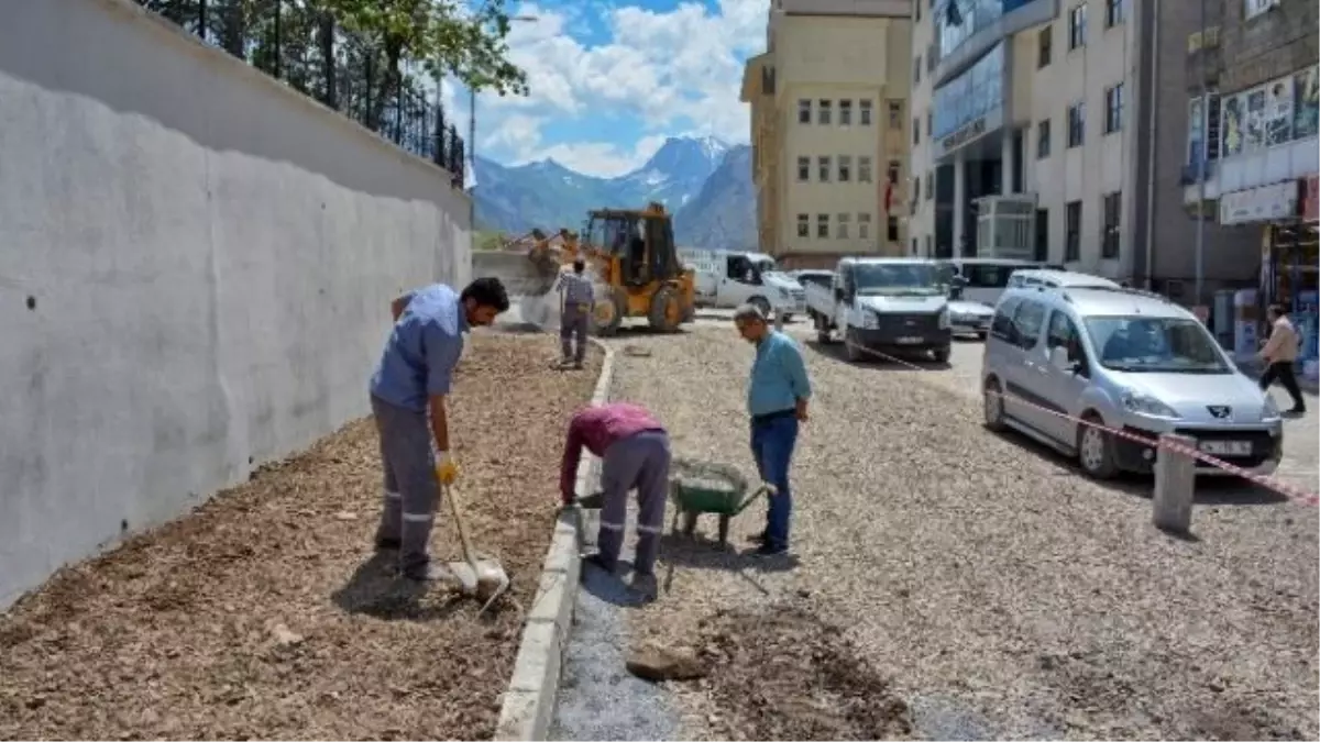 Hakkari Belediyesi Dört Koldan Çalışıyor