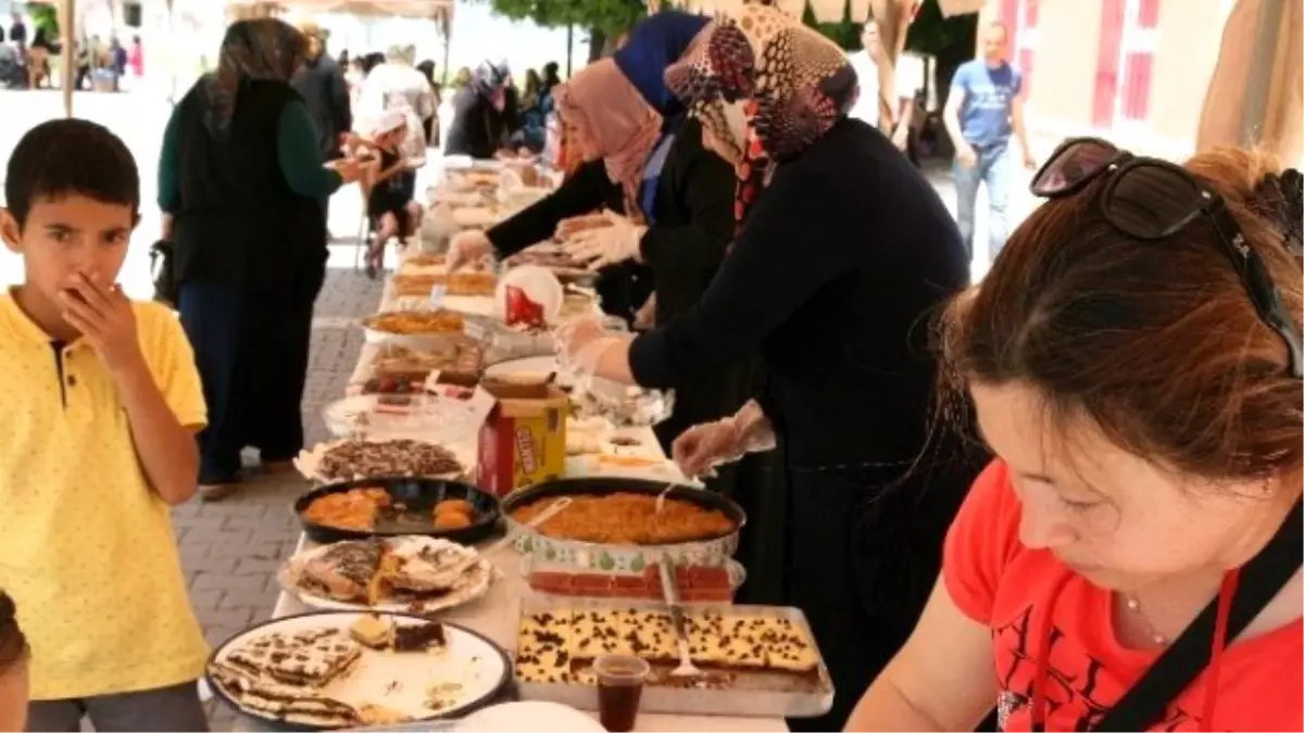 Kulu\'da Yardıma Muhtaç Öğrenciler Yararına Kermes