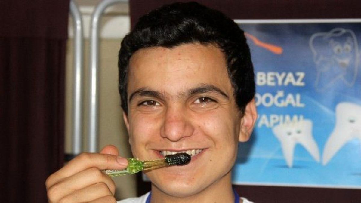 Liseli Öğrencilerden Organik Diş Macunu