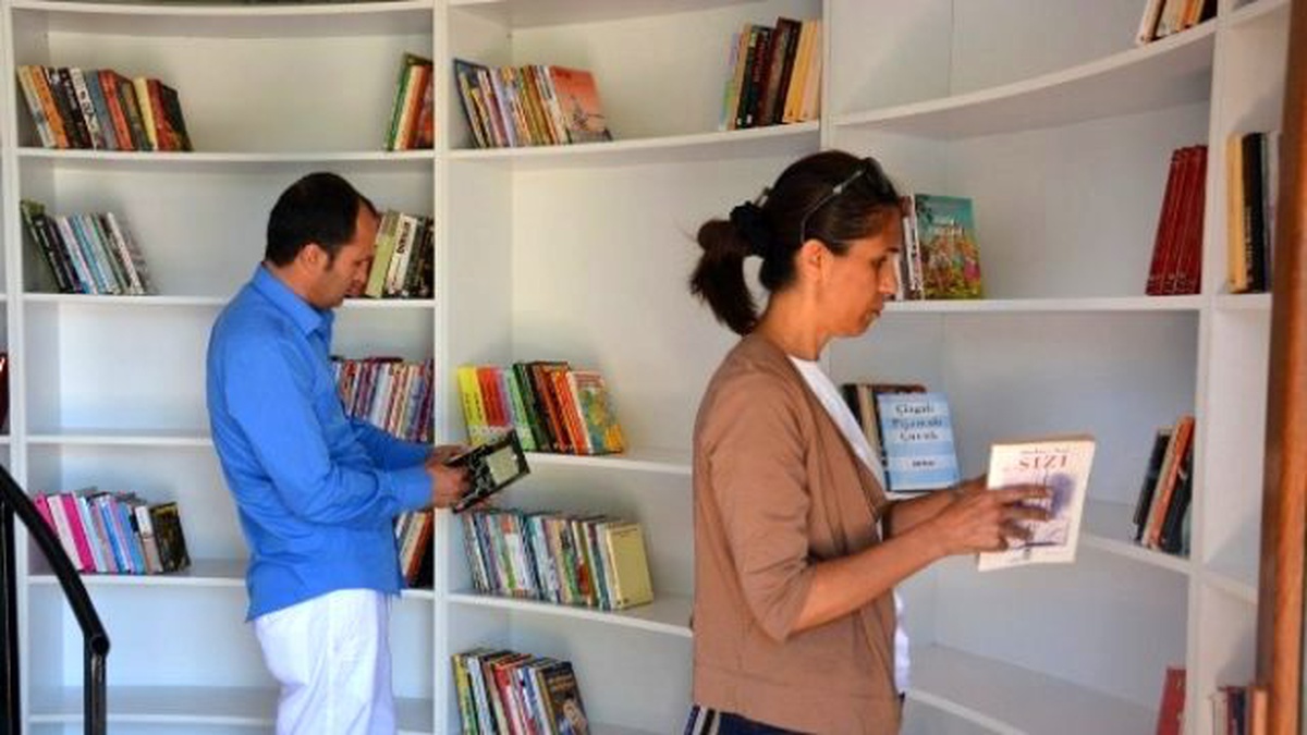 Manavgat\'ta \'Kitap Kafe\'ye\' Şiir Dinletili Açılış