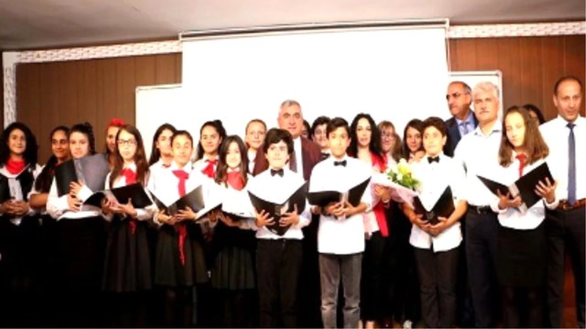Öğretmen Mehmet Sabri Güzel İlkokulu\'nda Yılsonu Etkinliği
