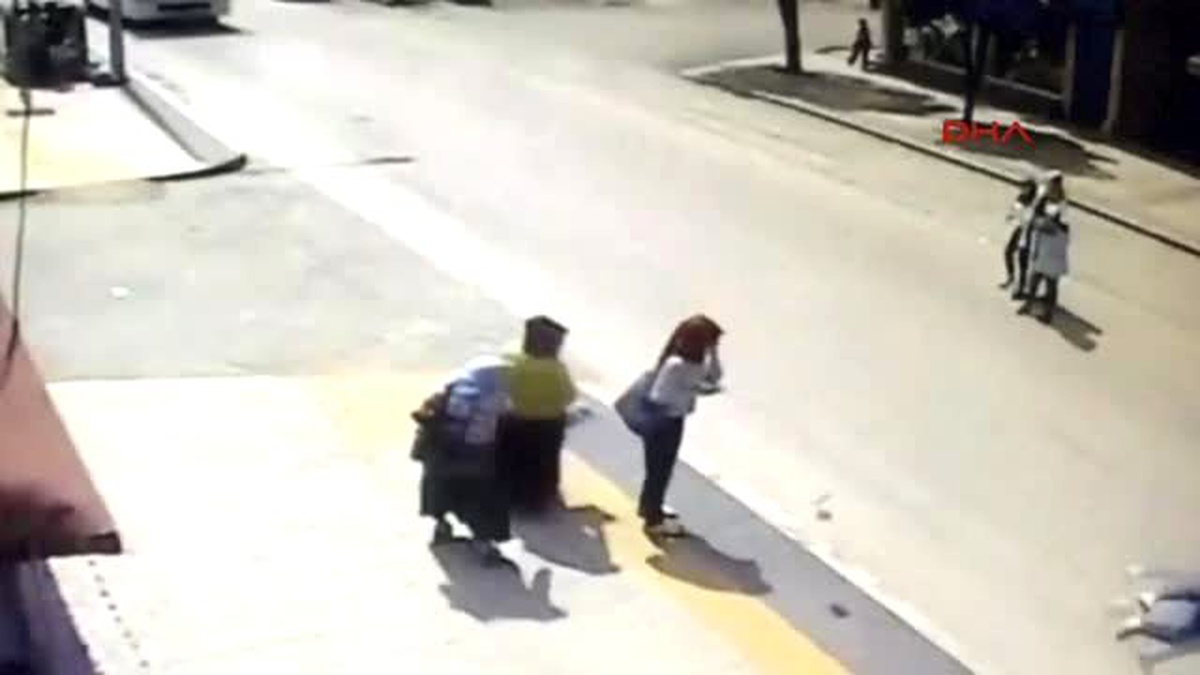 Ordu - Ünye\'deki Motosiklet Kazası Anı Güvenlik Kamerasına Yansıdı