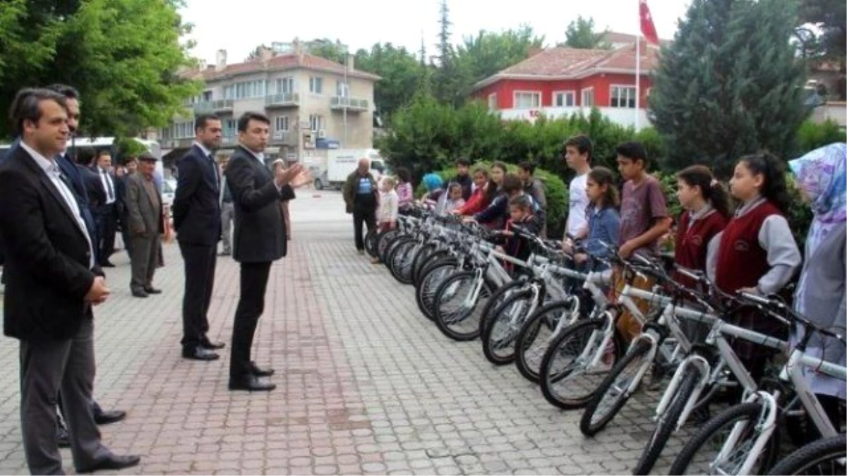 Pınarhisarlı Öğrencilere Bisiklet Dağıtıldı