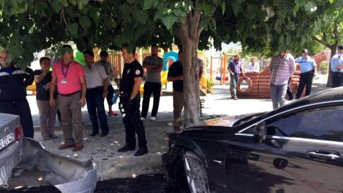 Polisten Kaçarkan Kaza Yapan Otomobilden Silah ve Uyuşturucu Çıktı
