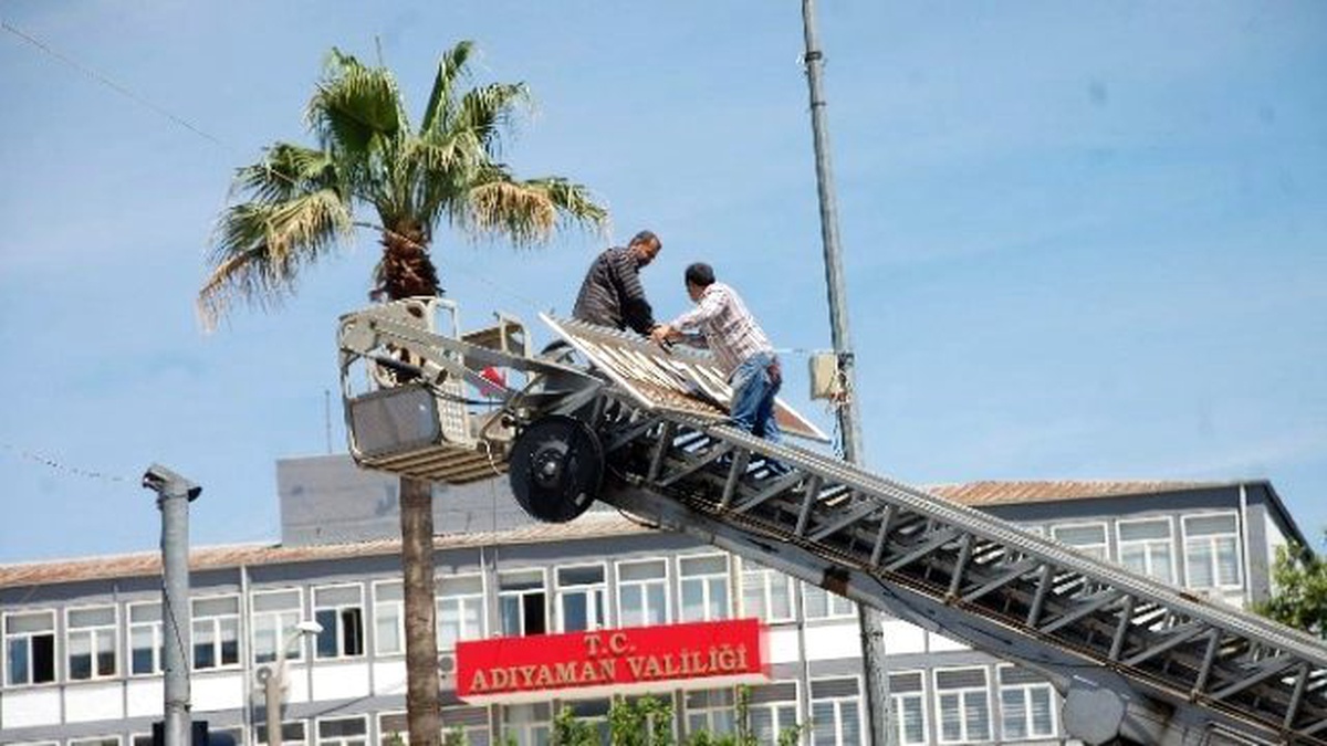Sokak ve Caddeler, \'Hoş Geldin Ramazan\' Işıklarıyla Süslendi