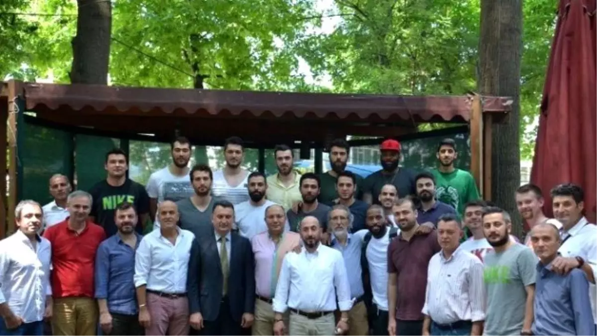 Sözleşmesi Biten Basketbolculara Teşekkür Yemeği