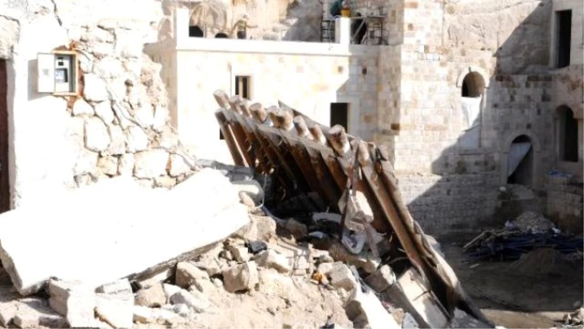 Suriyelilerin Oturduğu Ev Çöktü: 8 Kişi Yaralandı