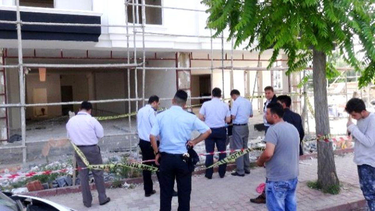 Üzerine İskele Demiri Düşen İşçi Hayatını Kaybetti