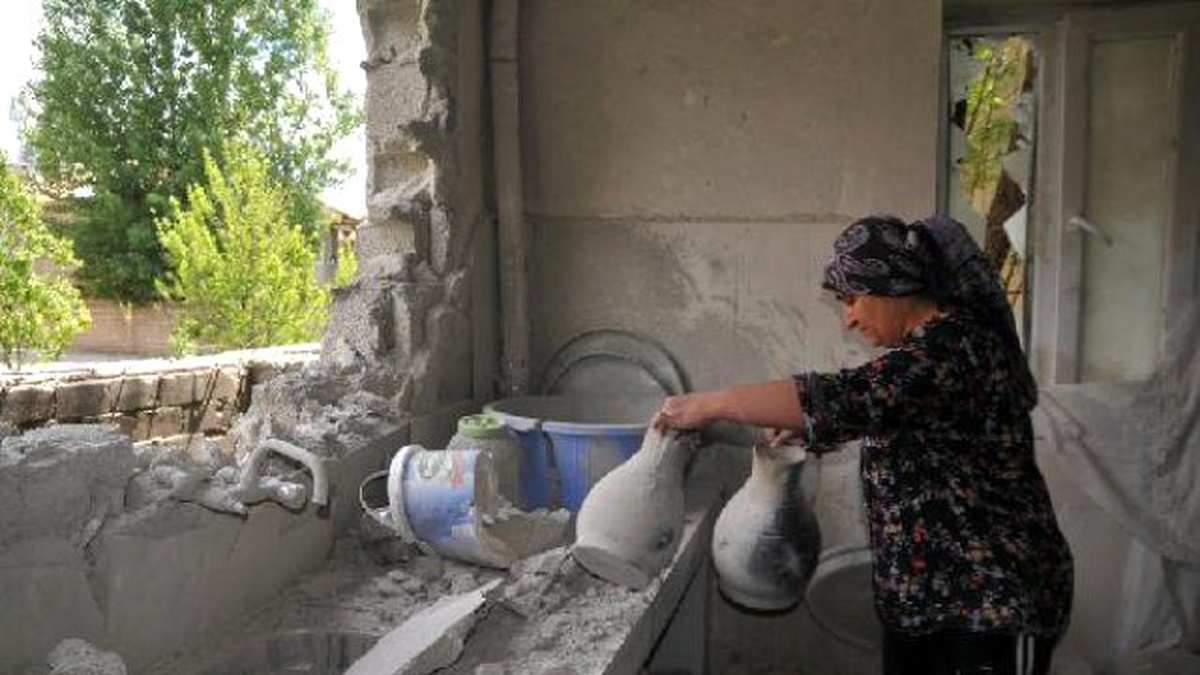 Yüksekovalılar Yıkık Evlerinde Sağlam Malzeme Arıyor
