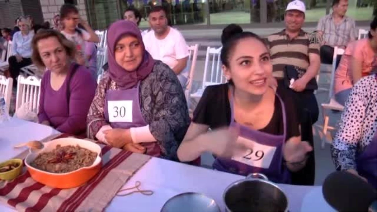 17. Zeytinburnu Merkezefendi Geleneksel Tıp Festivali Kapsamında Yöresel Yemek Yarışması Düzenlendi