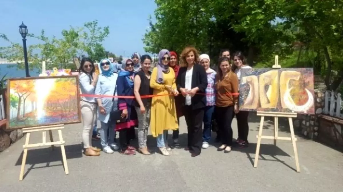 AK Parti Kadın Kolları Halk Eğitim Sergisinde