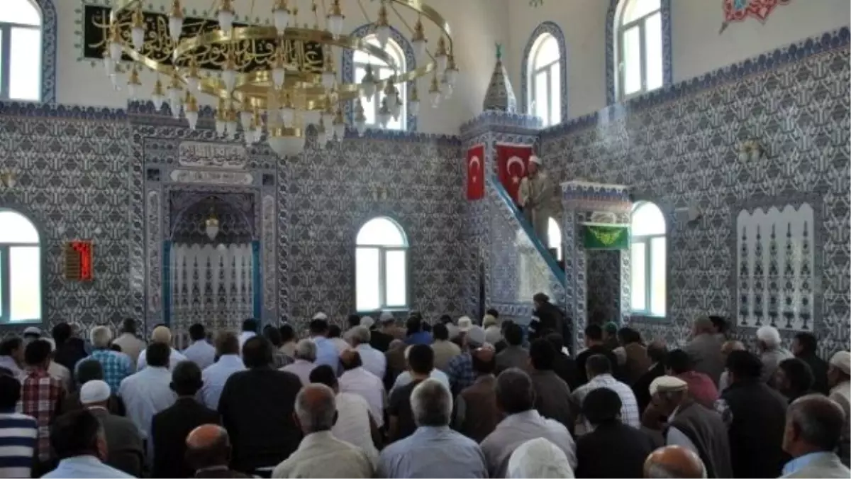 Akşinik Köyü Camii İbadete Açıldı