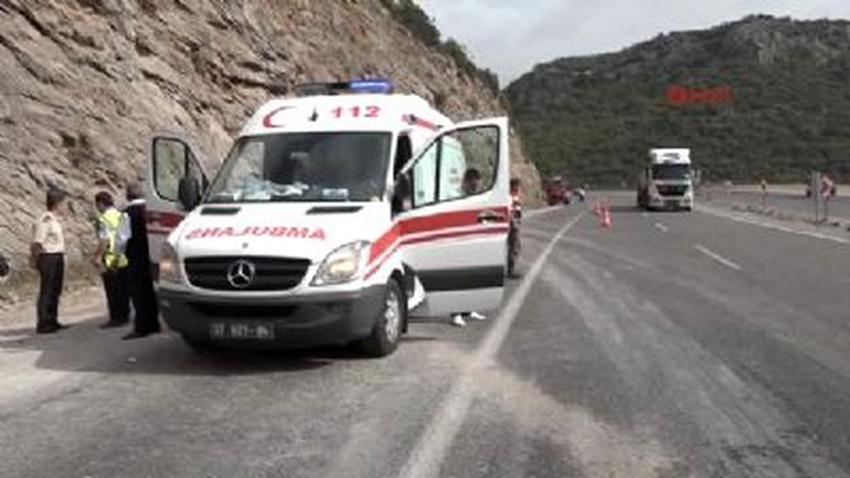 Antalya'da Yolcu Otobüsü Devrildi: 1 Ölü, 9 Yaralı