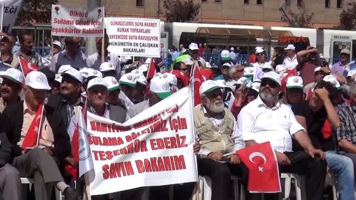 Bakanlar Vilayet Meydanı\'ndaki Törene Katıldı