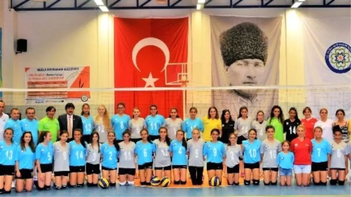 Büyükşehir\'den Voleybol Dostluk Maçı