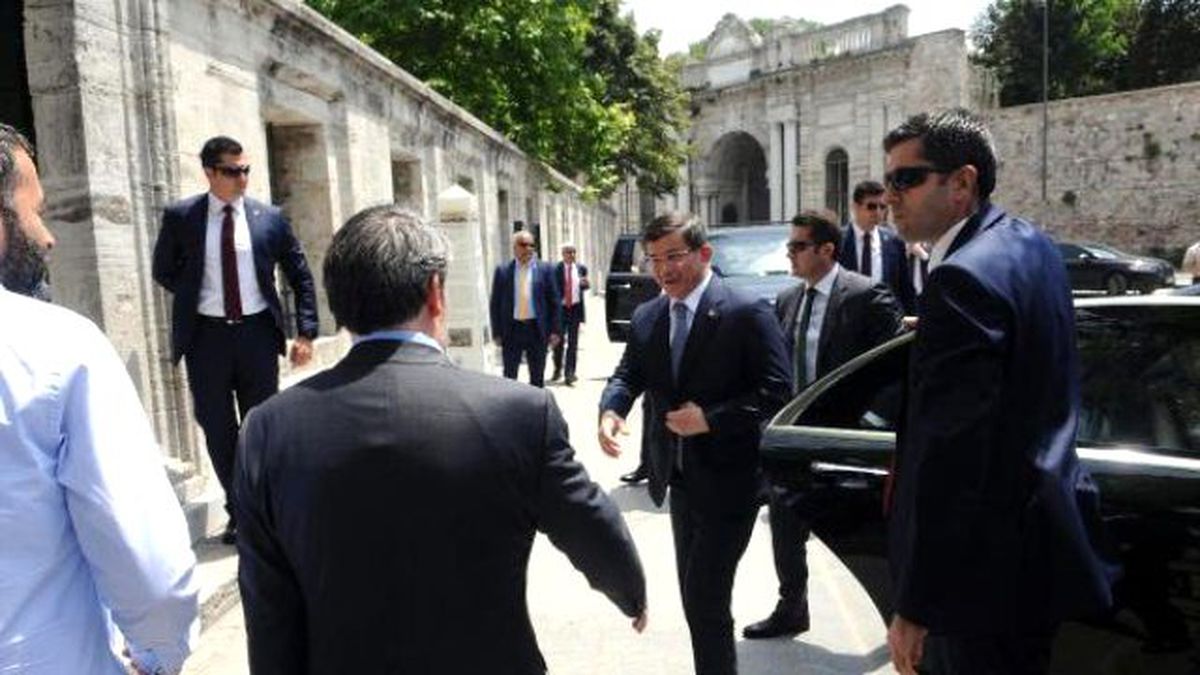 Vatandaştan Davutoğlu'na: Sen Başbakansın, Cumhurbaşkanısın