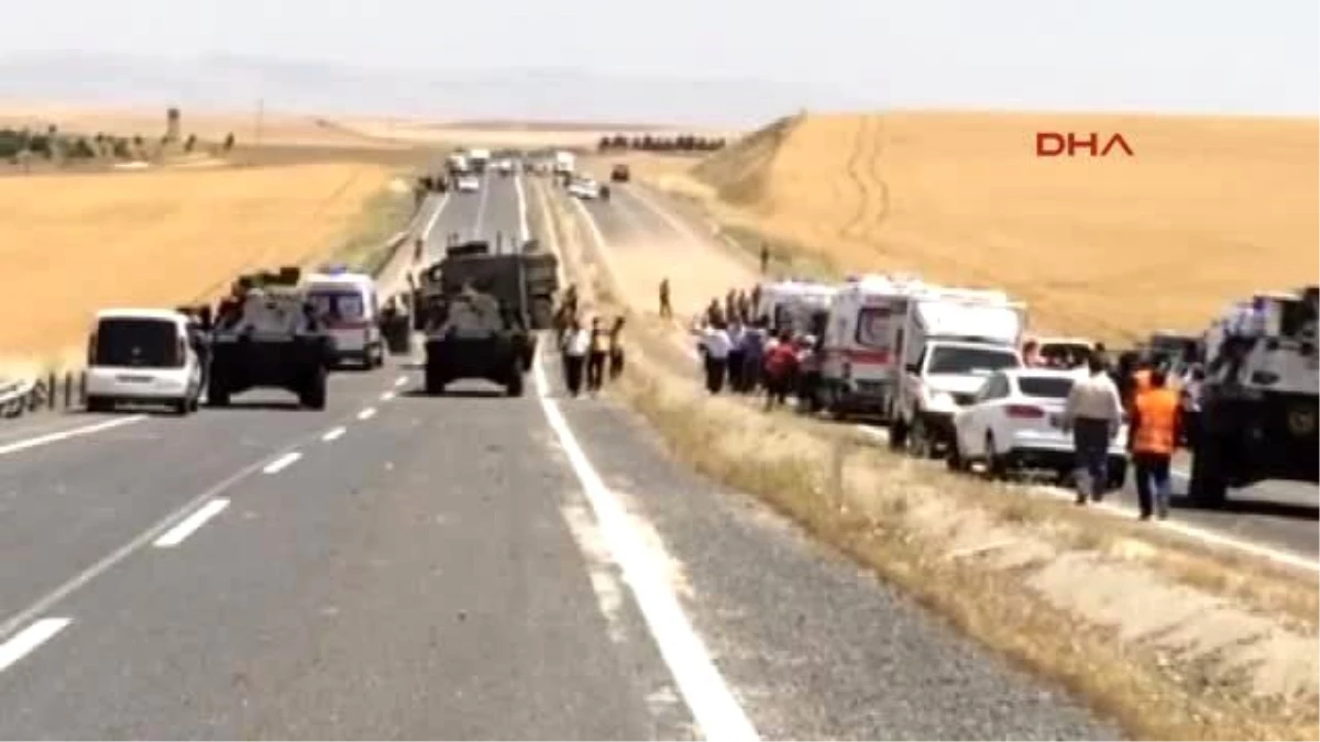 Diyarbakır Silvan Karayolunda Askeri Aracın Geçişi Sırasında Patlama İhbarı Üzerine Bölgeye...