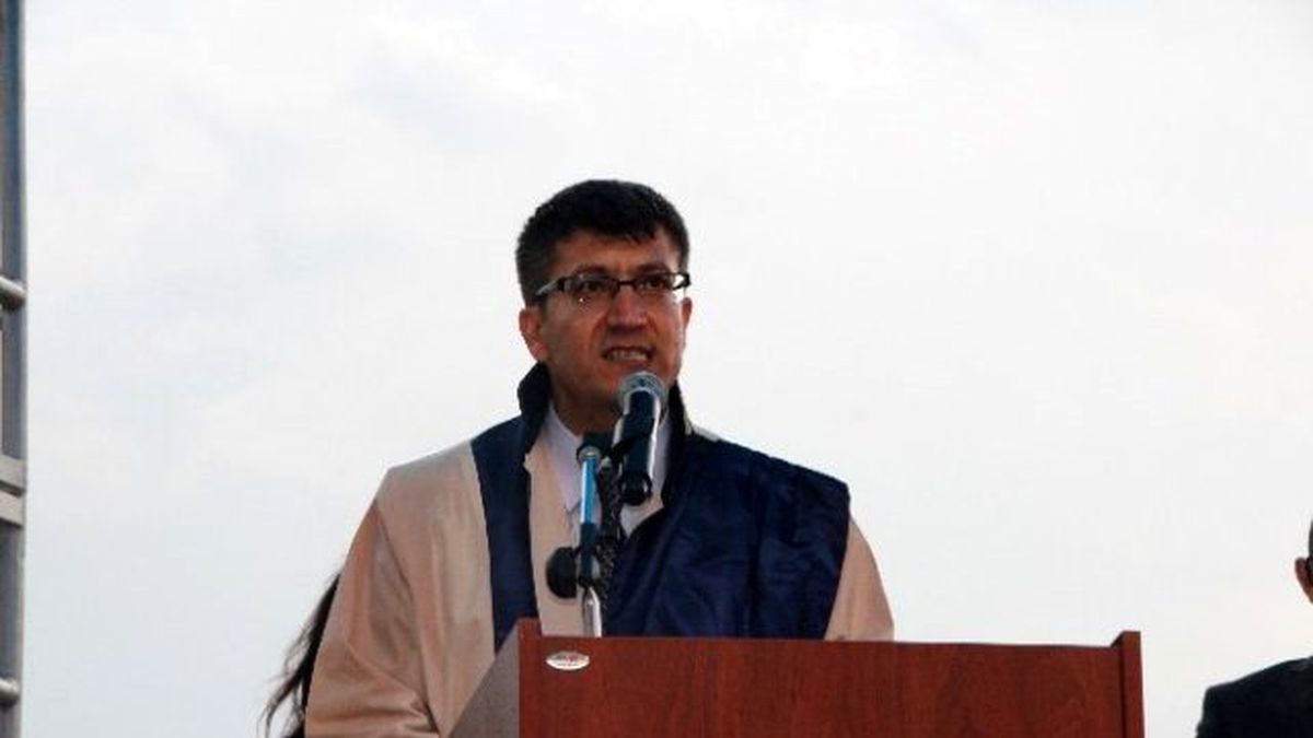 Bilecik'te Dolu Nedeniyle Üniversite Mezuniyet Töreni Yarıda Kaldı