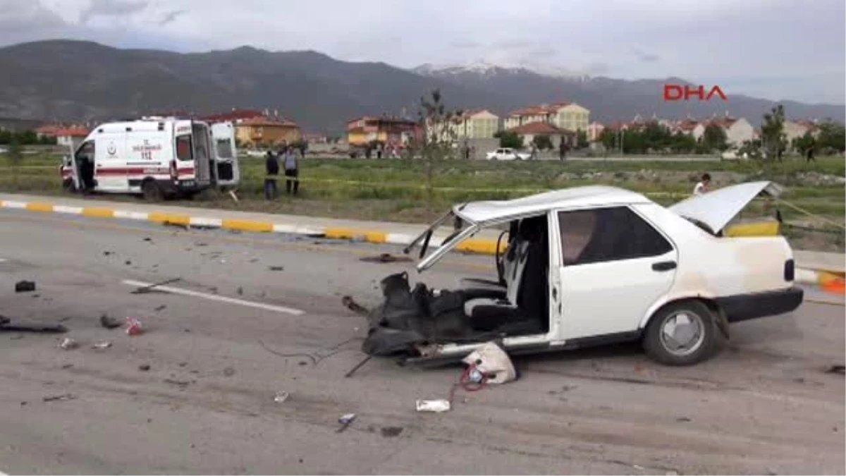 Erzincan - Ambulans ile Otomobil Çarpıştı 3 Ölü 8 Yaralı