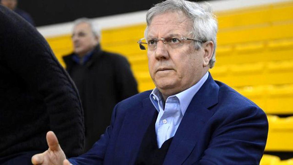 Fenerbahçe Başkanı: Robin van Persie'ye Güveniyorum, Takımda Kalacak