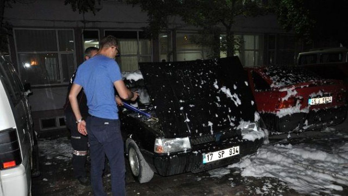 Hastane Otoparkındaki Araç Yangını Korkuttu