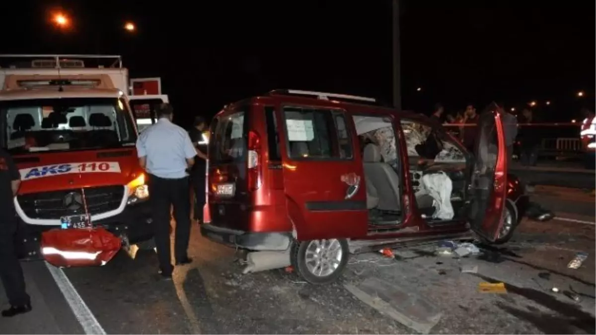 İzmir\'de Trafik Kazası: 1 Ölü, 1 Yaralı