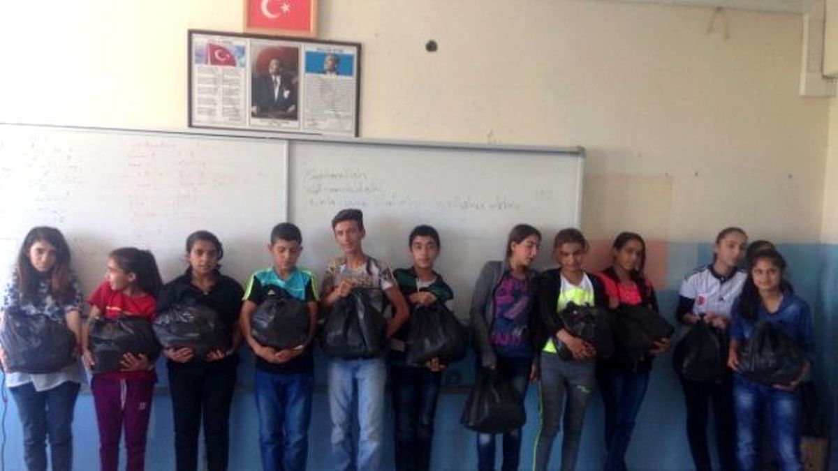 Öğretmen ve Öğrencilerden Örnek Davranış