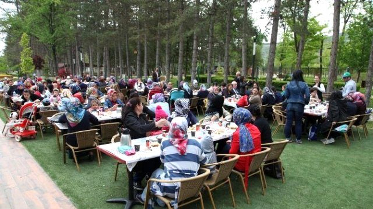 Orhangazi Halk Merkezi Çalışanları ve Kursiyerleri İçin Botanik Park\'ta Kahvaltı