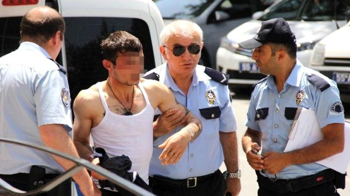 Polisin Elinden Kaçan Genci Vatandaşın Tekmesi Yakalattı