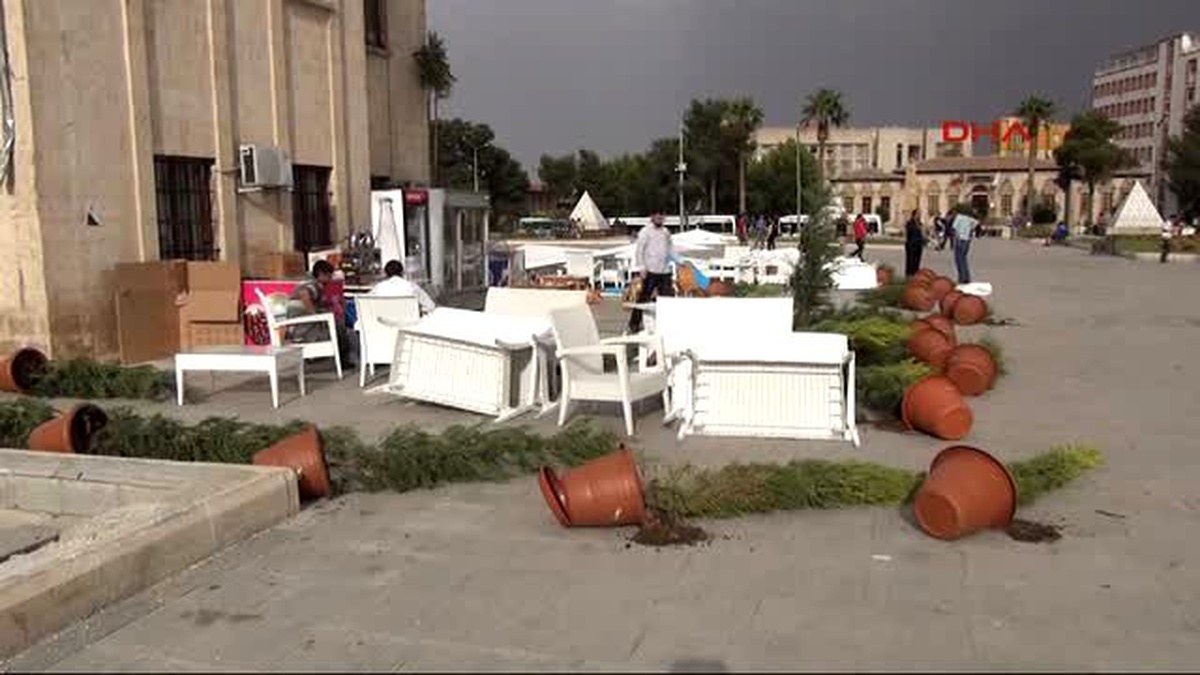Şanlıurfa?da Fırtına Çadırları Yerinden Söktü