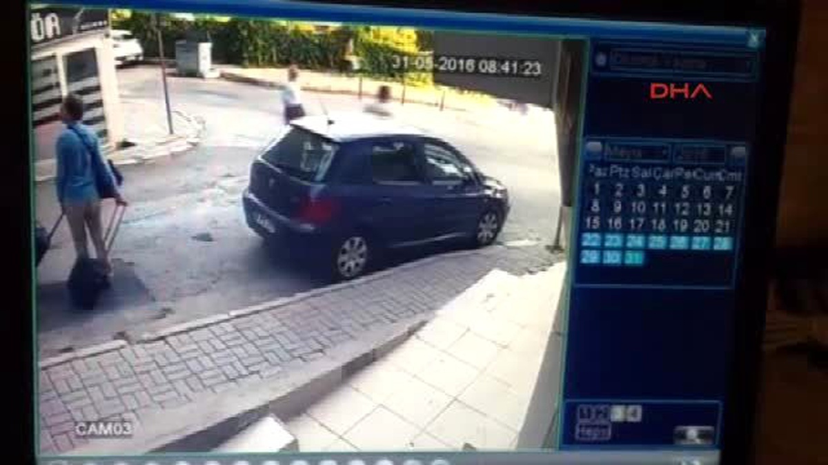 Seri Katilin İzmir\'de Bavullarla Yürürken Yeni Görüntüleri Çıktı
