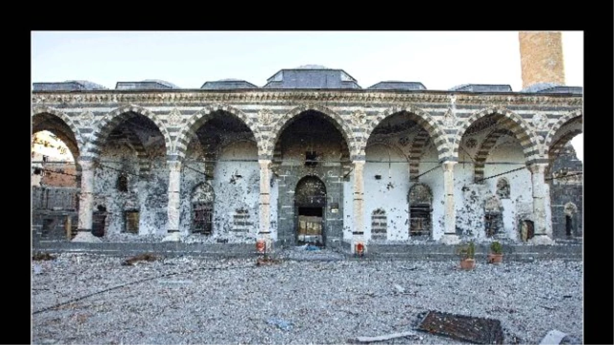 Terörün Tahrip Ettiği Camilerin Fotoğrafları Sergilendi