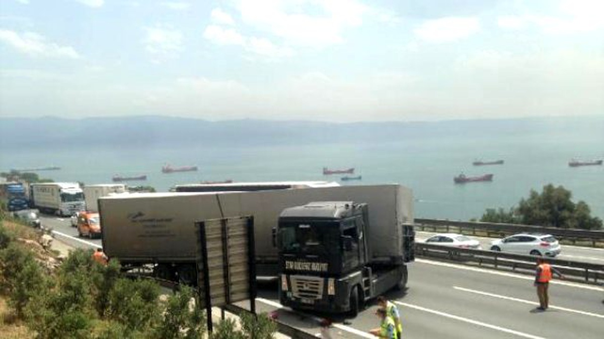 Tır\'ı Tamir Etmeye Çalışırken Altında Kalan Sürücünün Bacağı Parçalandı