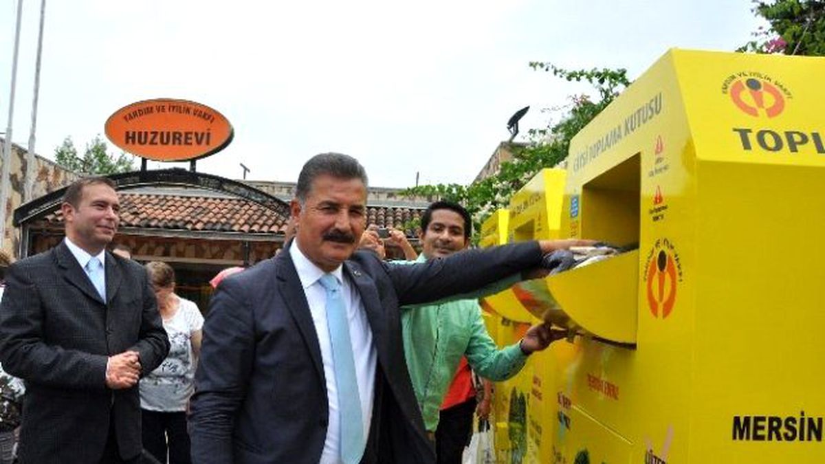 Toroslar Belediyesi, Giysi Toplama Kutuları Yerleştiriyor