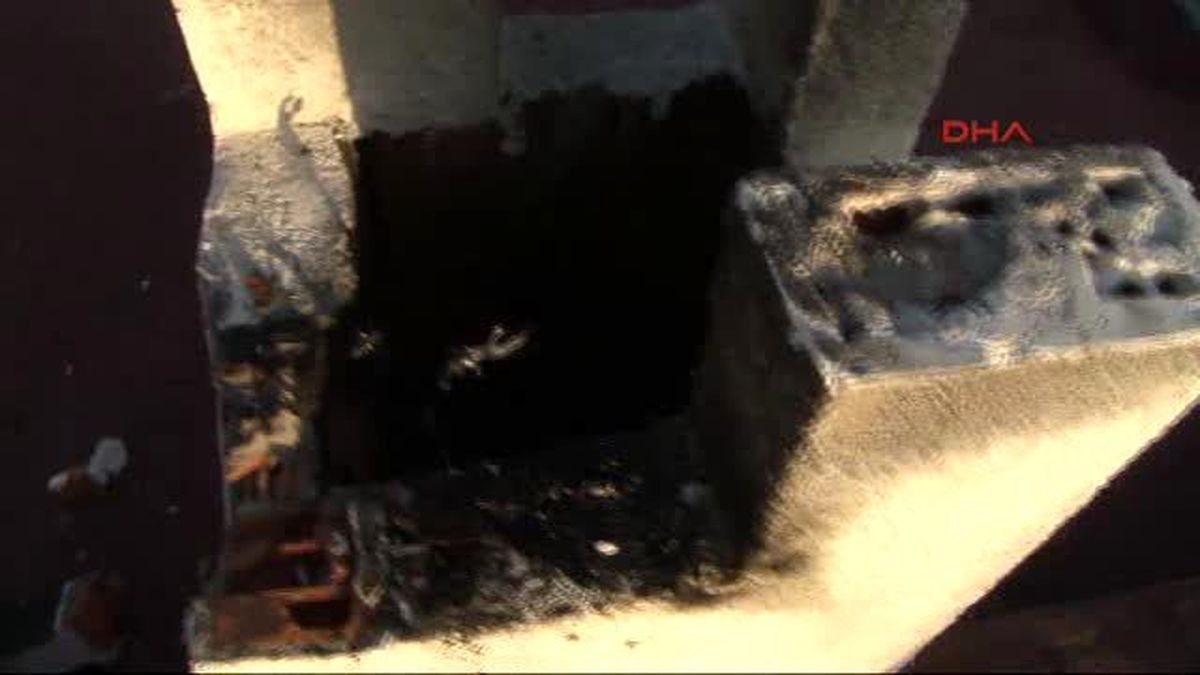 Küçükçekmece ve Tuzla'ya Yıldırım Düştü, Çatılar Alev Alev yandı