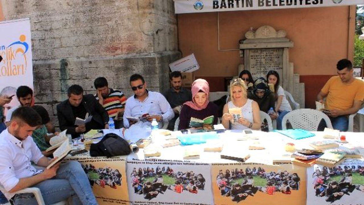 AK Parti\'den Kitap Toplama Kampanyası