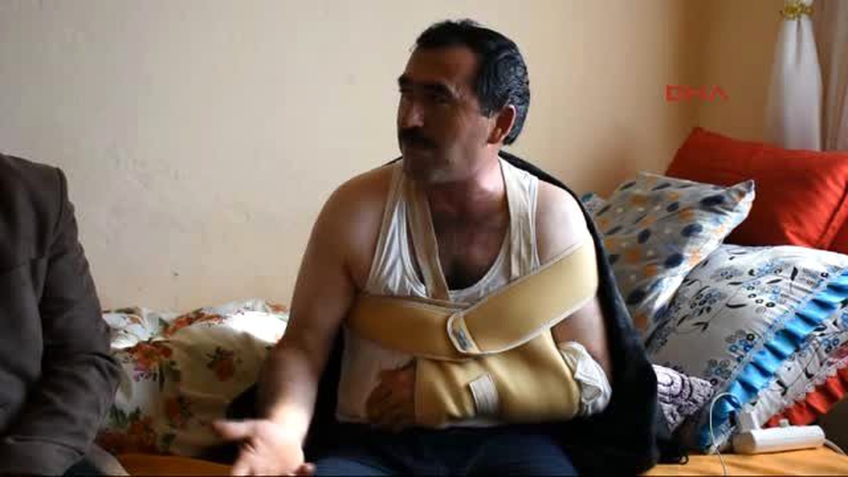 Ardahan Boğanın Saldırdığı Muhtarın Köprücük Kemiği Kırıldı