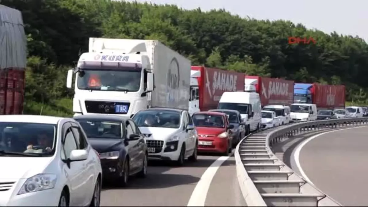 Bolu Tem Kapanınca Abant Kavşağı\'nda Sürücüler Yoğunluk Oluşturdu