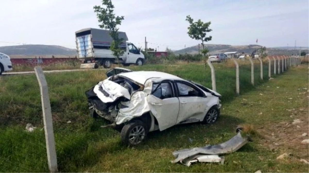 Bursa\'da Otomobil Takla Attı: 2 Yaralı