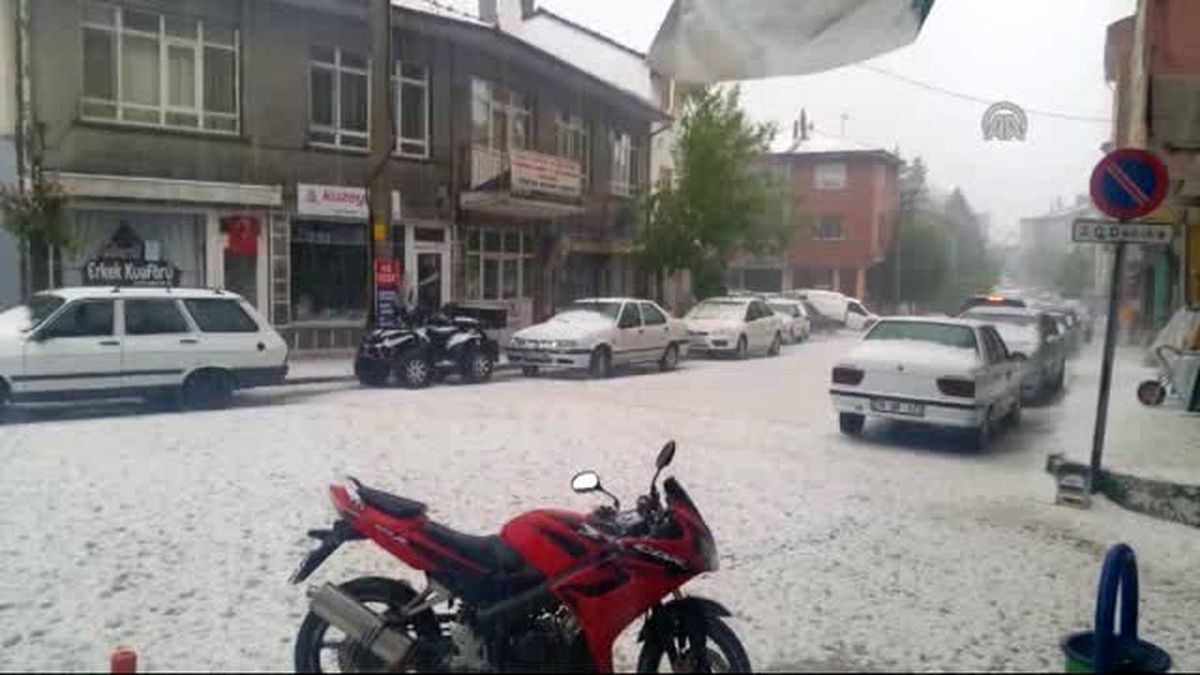 Çankırı'nın Ilgaz İlçesini Dolu Vurdu! Kimse Dışarı Çıkamadı