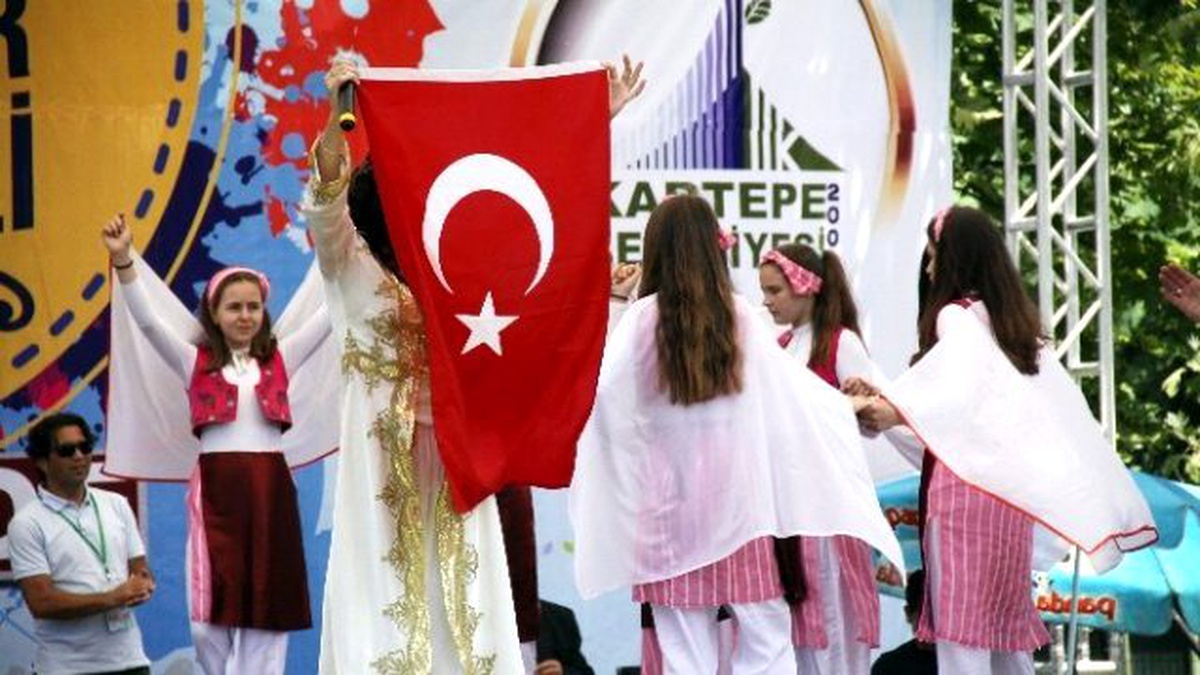 Çocuk Mehteran Takımı Nefes Kesti, Kadınlar Yemek İçin Kıyasıya Yarıştı